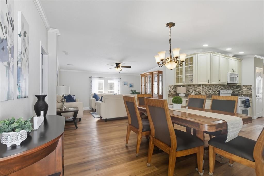 For Sale: $225,000 (2 beds, 2 baths, 1269 Square Feet)