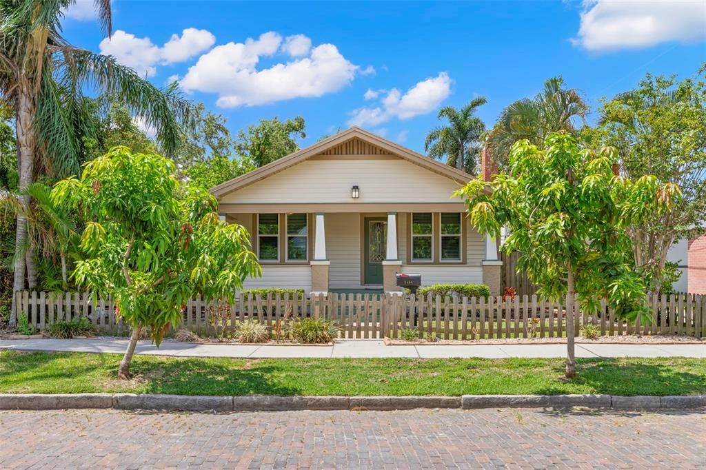 Recently Rented: $3,000 (3 beds, 2 baths, 1274 Square Feet)