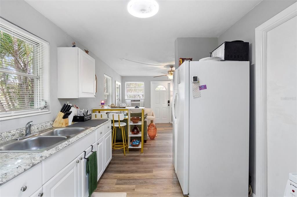 待售: $350,000 (3 贝兹, 1 浴室, 1334 平方英尺)