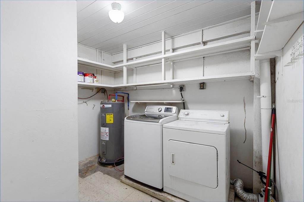 待售: $350,000 (3 贝兹, 1 浴室, 1334 平方英尺)