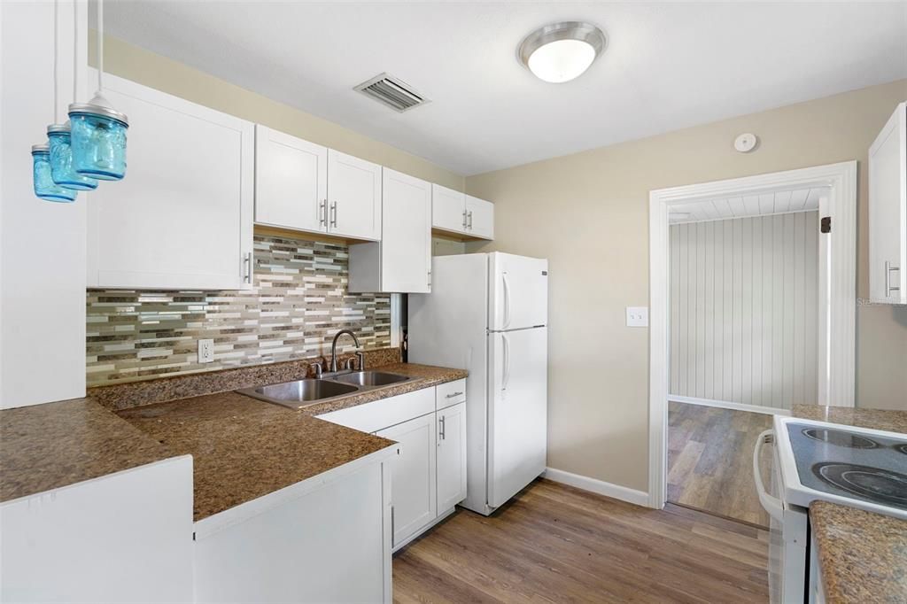 待售: $350,000 (3 贝兹, 1 浴室, 1334 平方英尺)