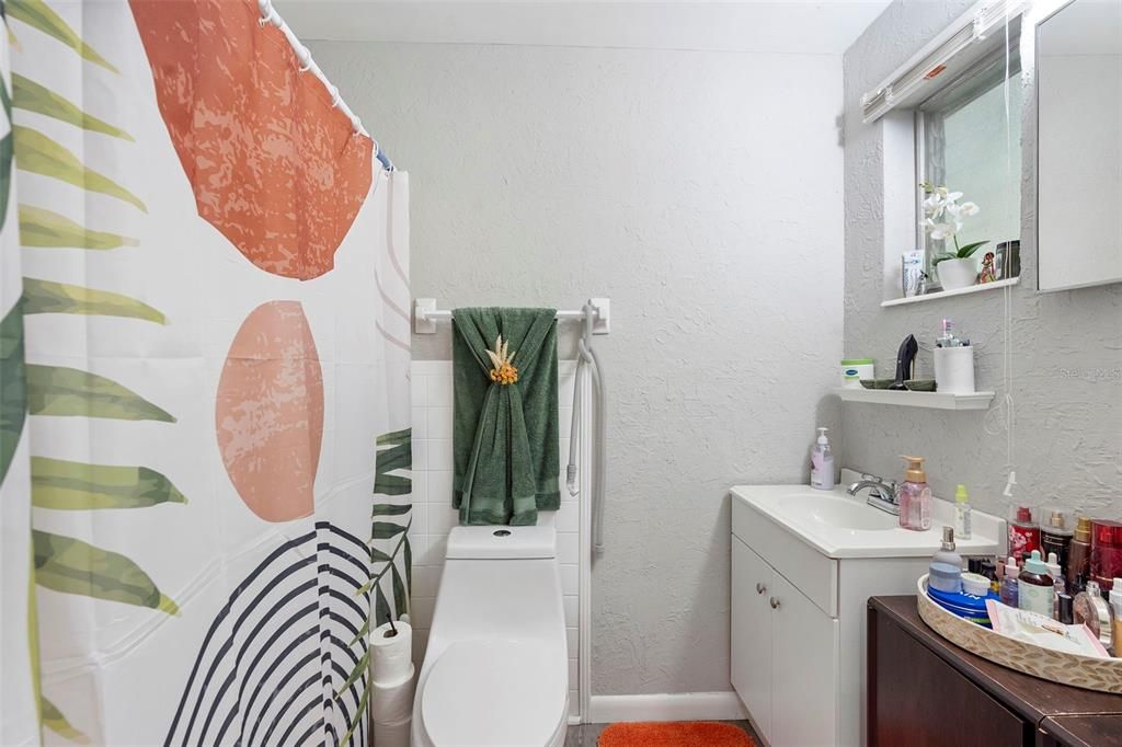 待售: $350,000 (3 贝兹, 1 浴室, 1334 平方英尺)