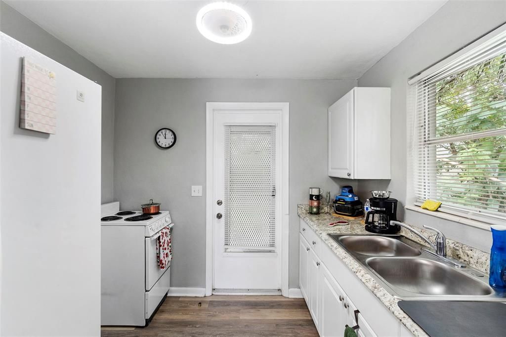 待售: $350,000 (3 贝兹, 1 浴室, 1334 平方英尺)