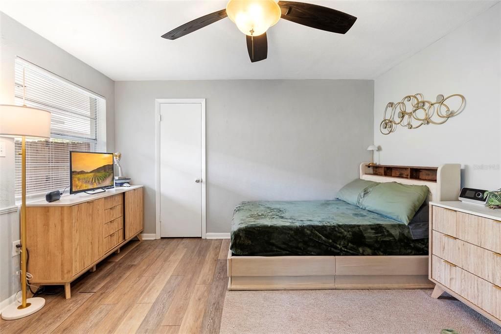 待售: $350,000 (3 贝兹, 1 浴室, 1334 平方英尺)