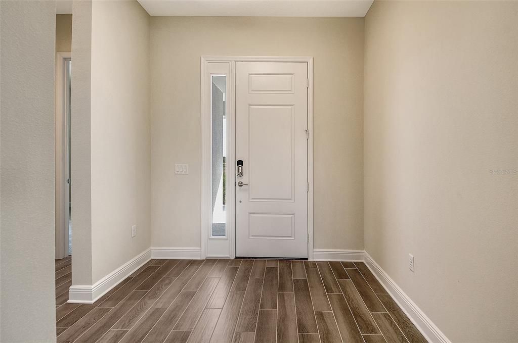 合同活跃: $605,990 (3 贝兹, 2 浴室, 2207 平方英尺)