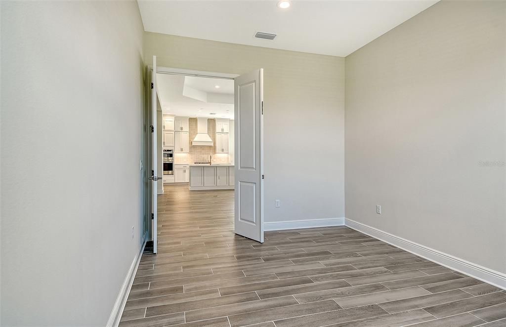 合同活跃: $605,990 (3 贝兹, 2 浴室, 2207 平方英尺)