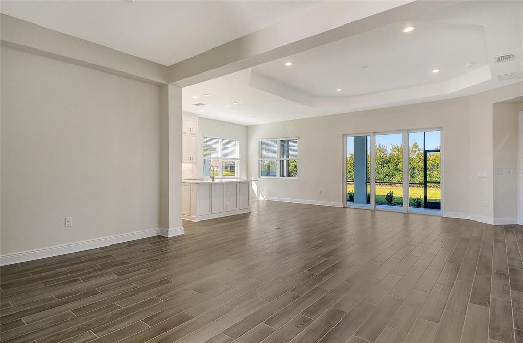 合同活跃: $605,990 (3 贝兹, 2 浴室, 2207 平方英尺)