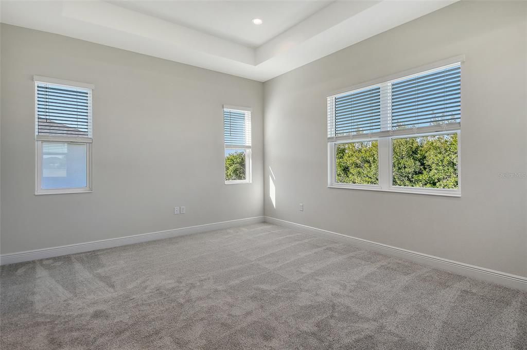 合同活跃: $605,990 (3 贝兹, 2 浴室, 2207 平方英尺)