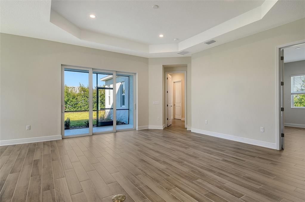 合同活跃: $605,990 (3 贝兹, 2 浴室, 2207 平方英尺)