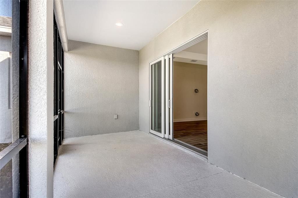 合同活跃: $605,990 (3 贝兹, 2 浴室, 2207 平方英尺)