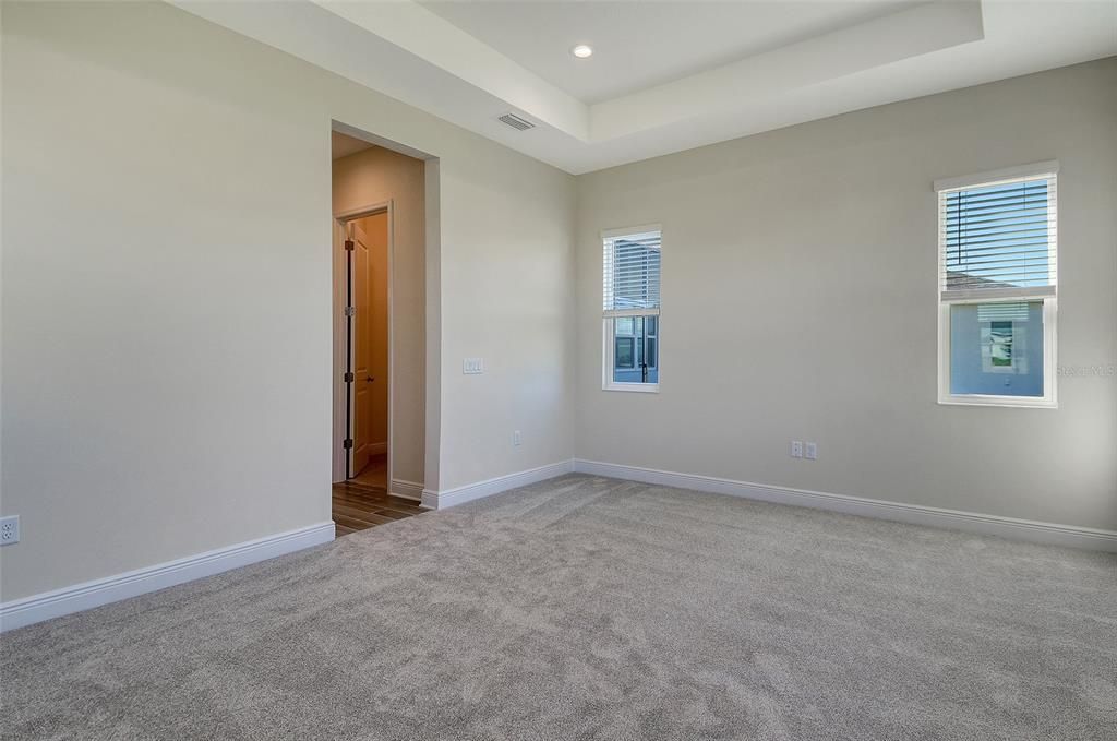 合同活跃: $605,990 (3 贝兹, 2 浴室, 2207 平方英尺)