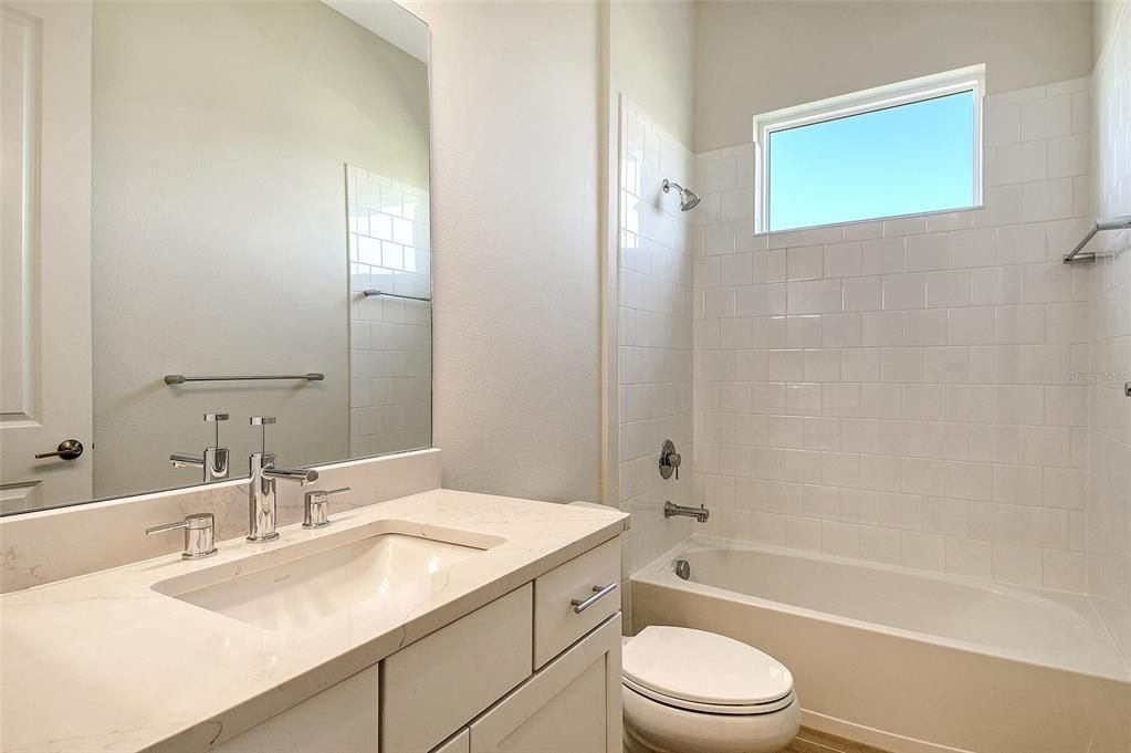 合同活跃: $605,990 (3 贝兹, 2 浴室, 2207 平方英尺)