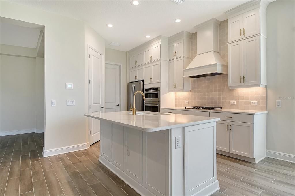 合同活跃: $605,990 (3 贝兹, 2 浴室, 2207 平方英尺)