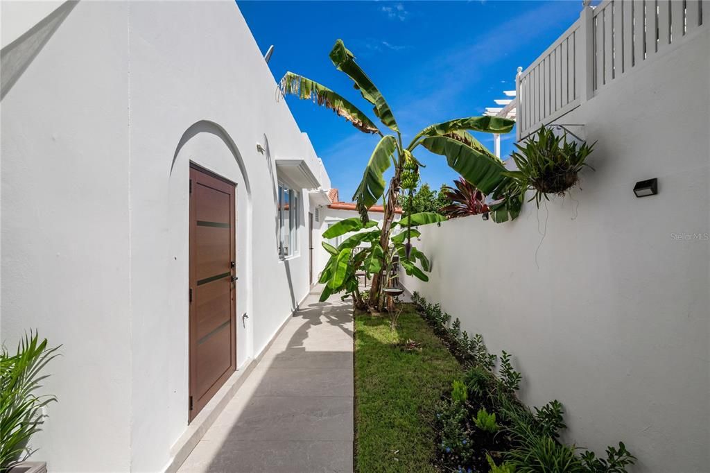 For Sale: $1,875,000 (4 beds, 3 baths, 2000 Square Feet)