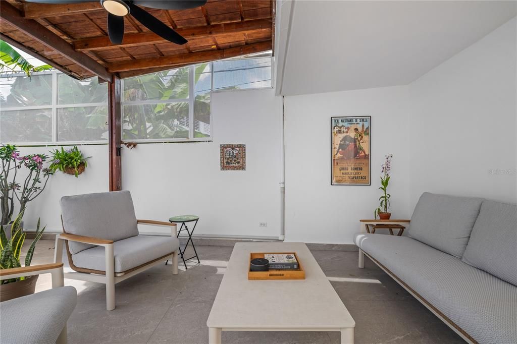 For Sale: $1,875,000 (4 beds, 3 baths, 2000 Square Feet)