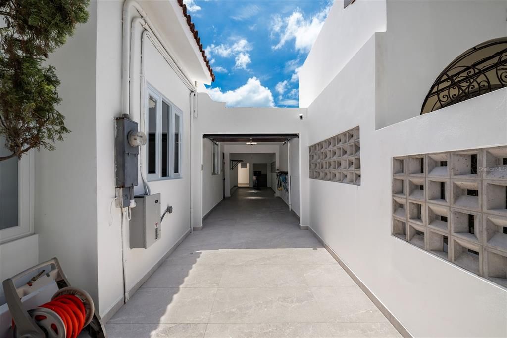 For Sale: $1,875,000 (4 beds, 3 baths, 2000 Square Feet)