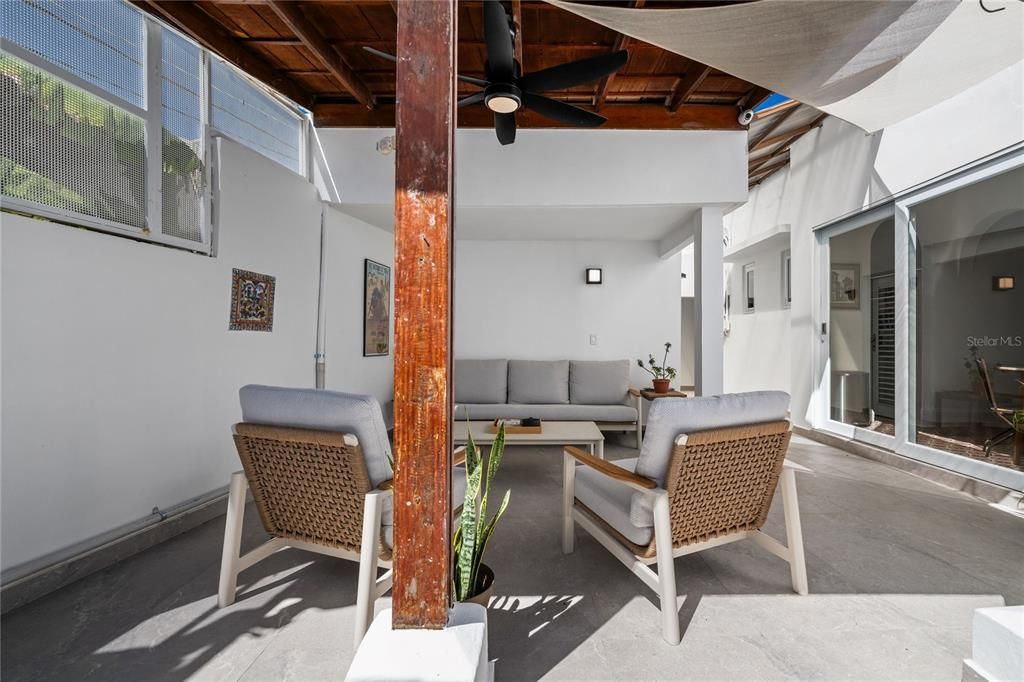 For Sale: $1,875,000 (4 beds, 3 baths, 2000 Square Feet)