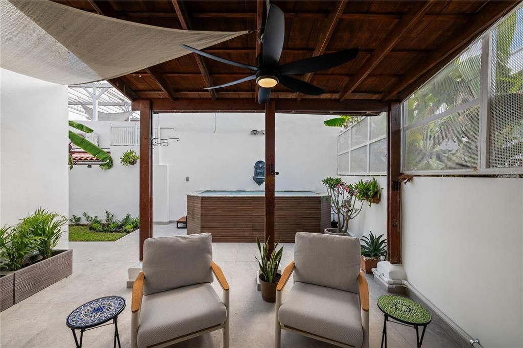 For Sale: $1,875,000 (4 beds, 3 baths, 2000 Square Feet)