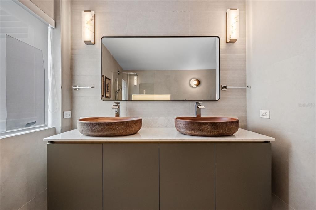 For Sale: $1,875,000 (4 beds, 3 baths, 2000 Square Feet)