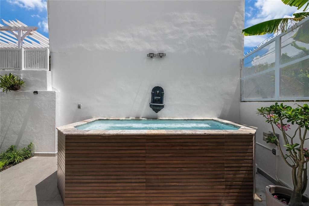 For Sale: $1,875,000 (4 beds, 3 baths, 2000 Square Feet)