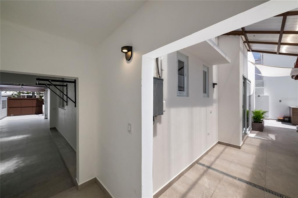 For Sale: $1,875,000 (4 beds, 3 baths, 2000 Square Feet)