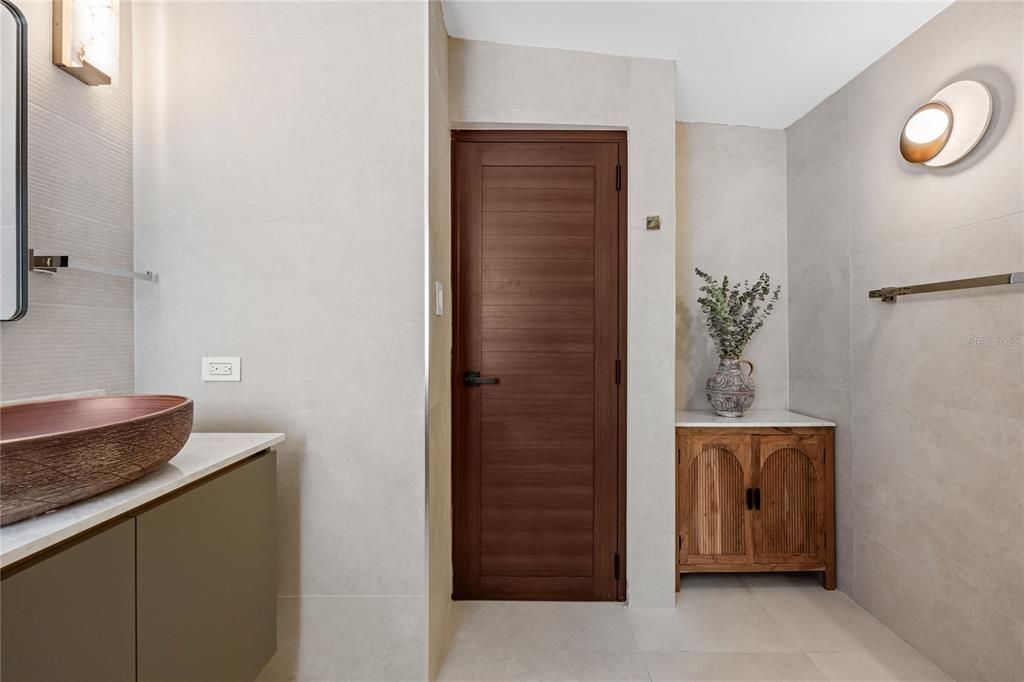 For Sale: $1,875,000 (4 beds, 3 baths, 2000 Square Feet)