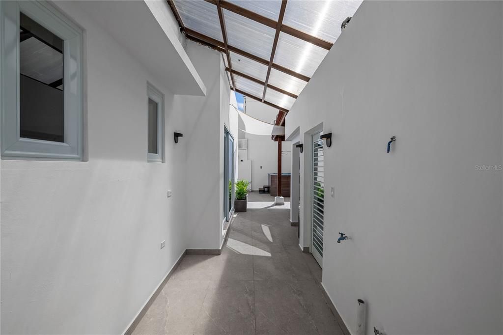 For Sale: $1,875,000 (4 beds, 3 baths, 2000 Square Feet)