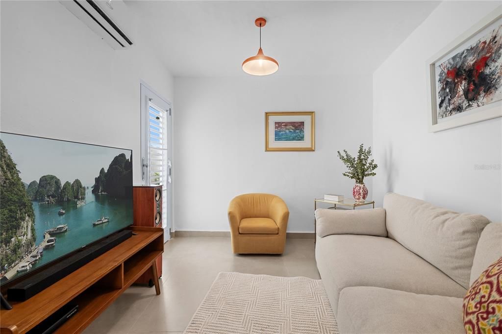 For Sale: $1,875,000 (4 beds, 3 baths, 2000 Square Feet)