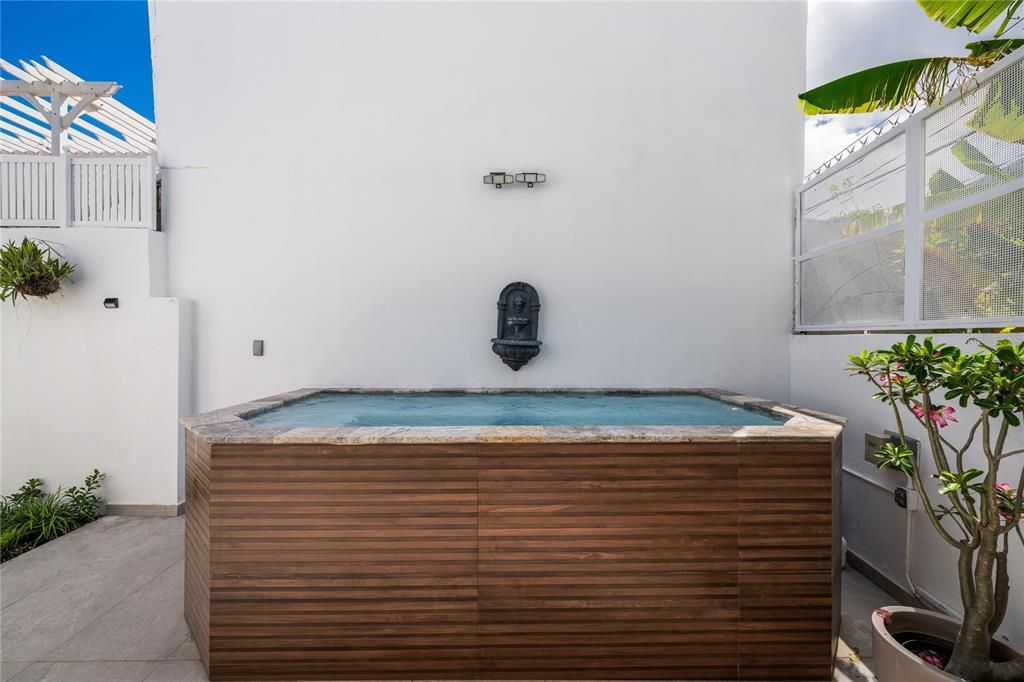 For Sale: $1,875,000 (4 beds, 3 baths, 2000 Square Feet)