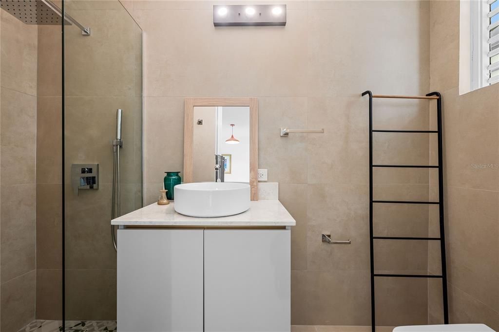 For Sale: $1,875,000 (4 beds, 3 baths, 2000 Square Feet)