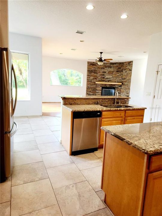 На продажу: $565,000 (4 спален, 4 ванн, 3464 Квадратных фут)