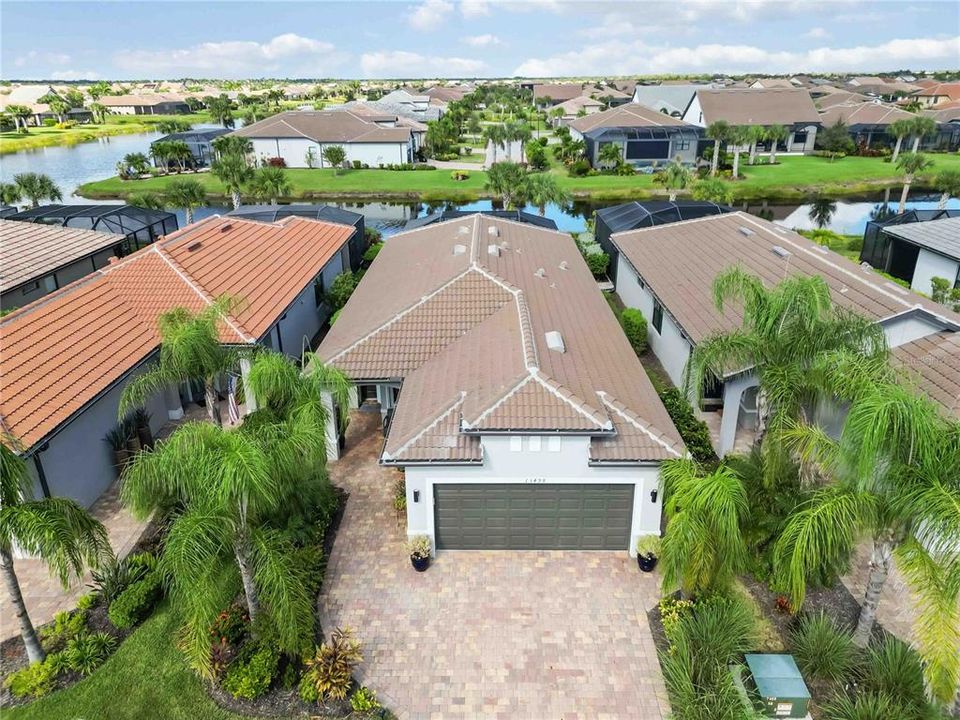 合同活跃: $400,000 (2 贝兹, 2 浴室, 1436 平方英尺)