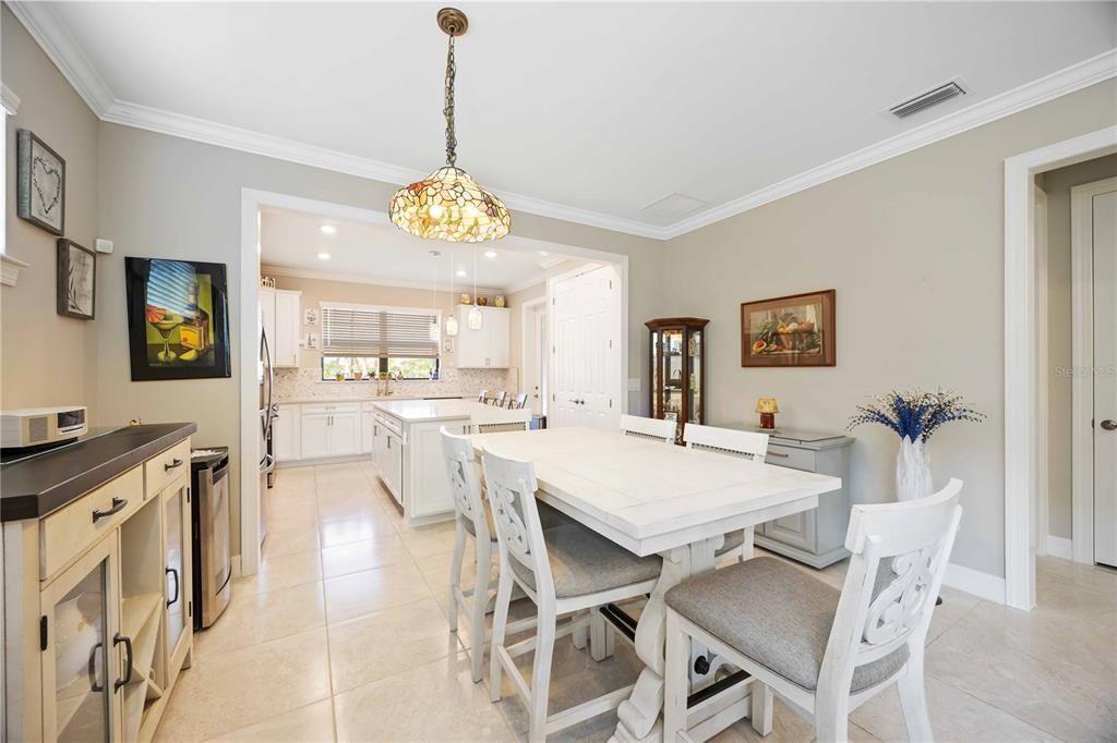 合同活跃: $400,000 (2 贝兹, 2 浴室, 1436 平方英尺)