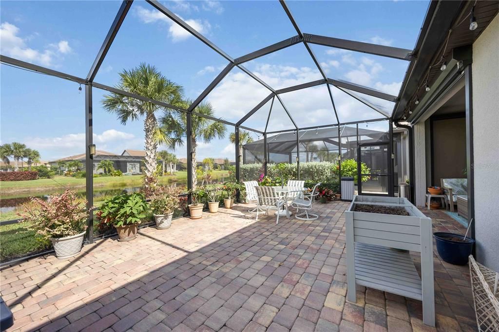 合同活跃: $400,000 (2 贝兹, 2 浴室, 1436 平方英尺)