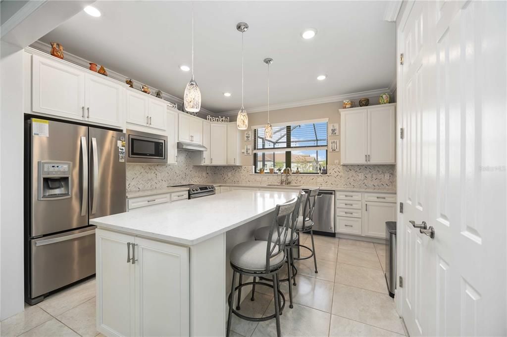 合同活跃: $400,000 (2 贝兹, 2 浴室, 1436 平方英尺)