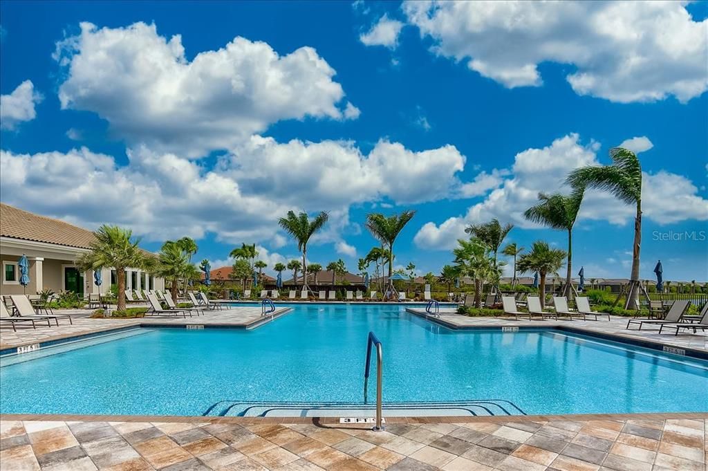 合同活跃: $400,000 (2 贝兹, 2 浴室, 1436 平方英尺)