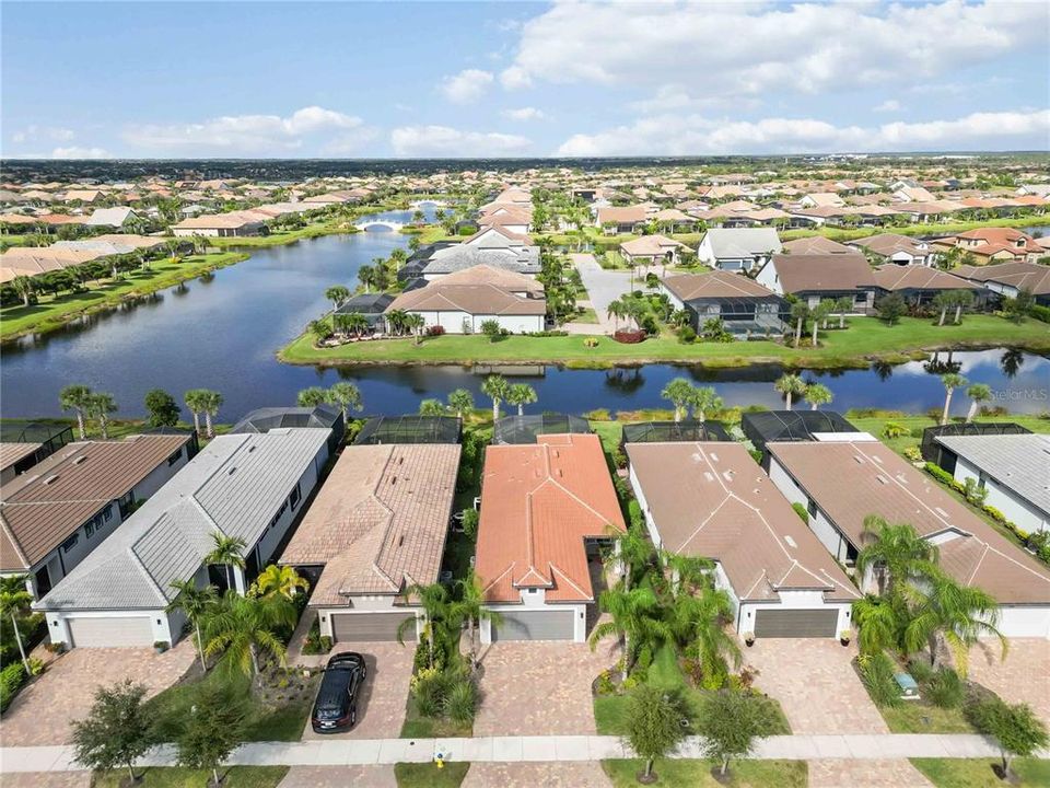 合同活跃: $400,000 (2 贝兹, 2 浴室, 1436 平方英尺)