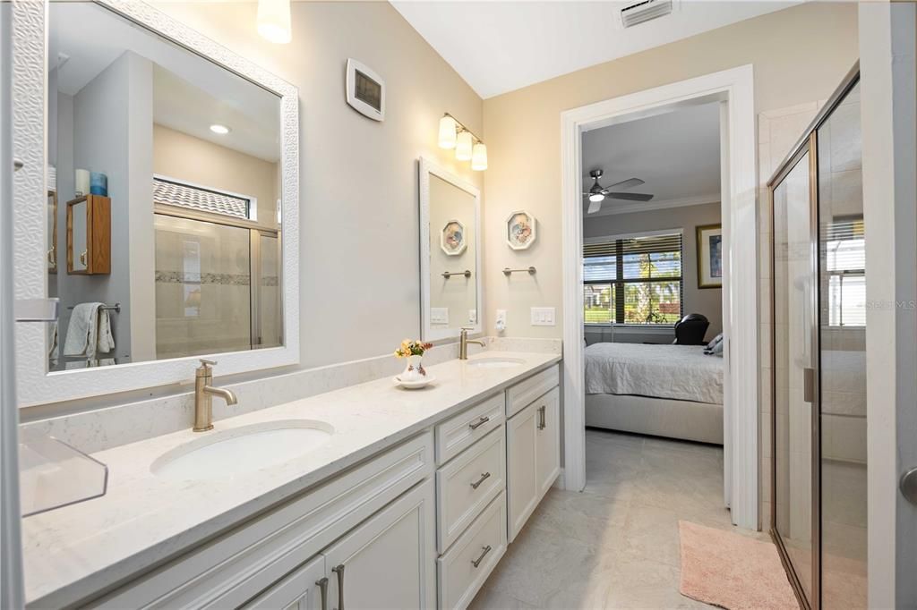 合同活跃: $400,000 (2 贝兹, 2 浴室, 1436 平方英尺)