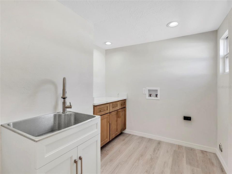 For Rent: $4,300 (3 beds, 3 baths, 1777 Square Feet)