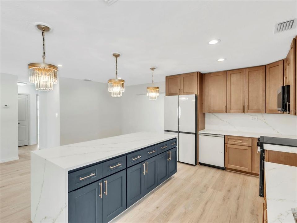 For Rent: $4,300 (3 beds, 3 baths, 1777 Square Feet)