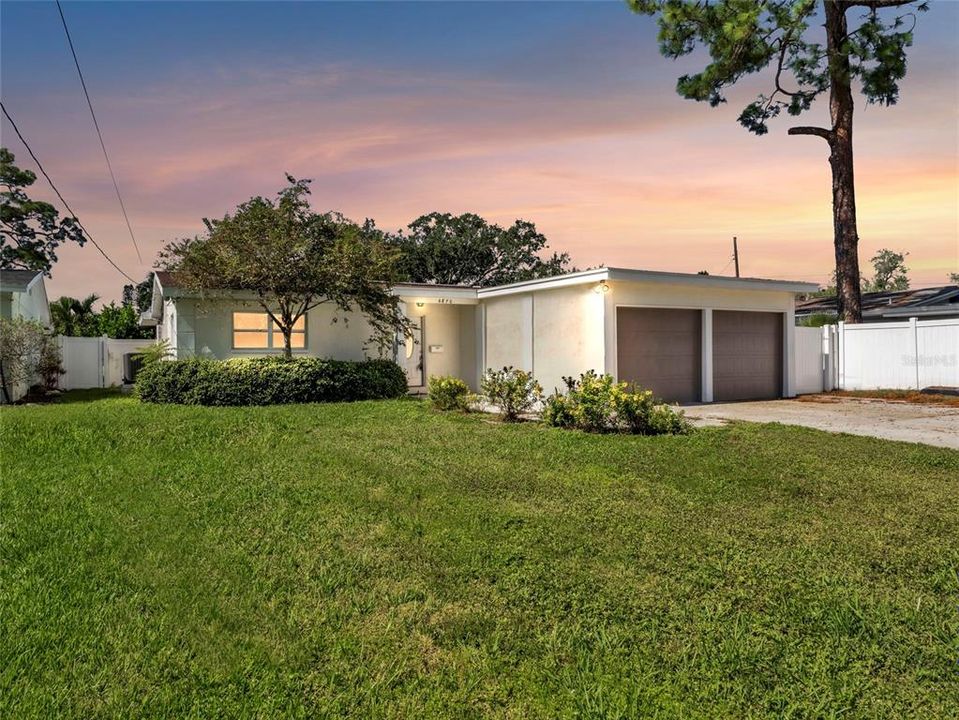 For Rent: $4,300 (3 beds, 3 baths, 1777 Square Feet)