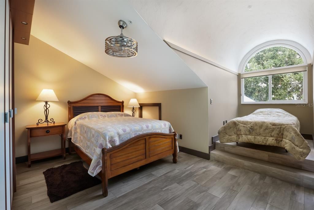 待售: $895,000 (4 贝兹, 3 浴室, 2865 平方英尺)