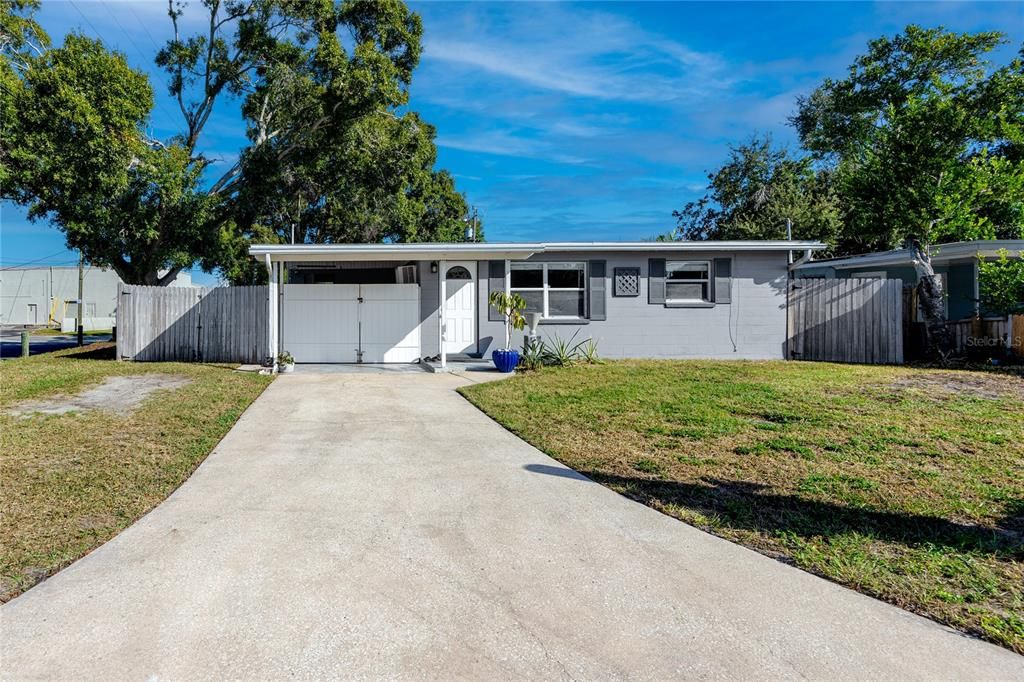 合同活跃: $235,000 (2 贝兹, 1 浴室, 585 平方英尺)