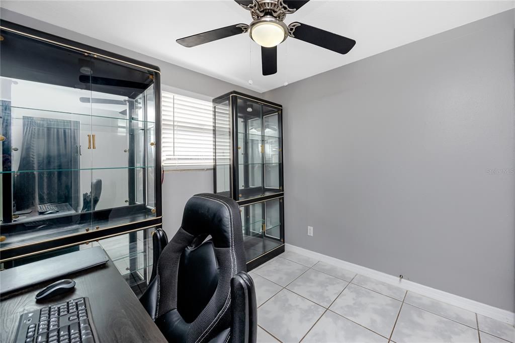 合同活跃: $235,000 (2 贝兹, 1 浴室, 585 平方英尺)