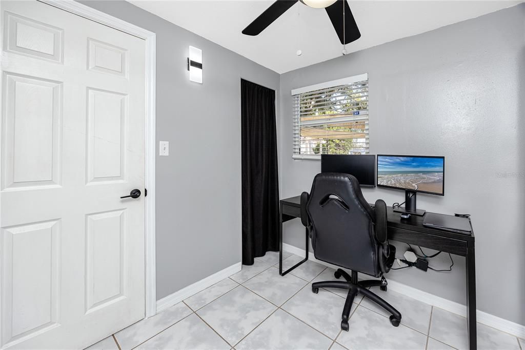 合同活跃: $235,000 (2 贝兹, 1 浴室, 585 平方英尺)