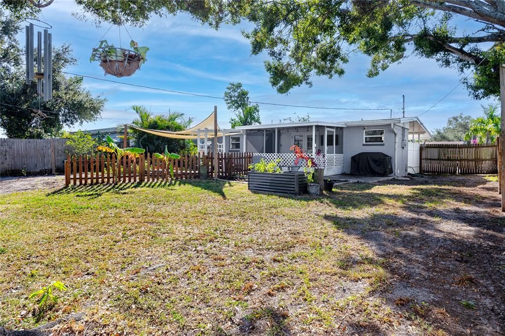 合同活跃: $235,000 (2 贝兹, 1 浴室, 585 平方英尺)