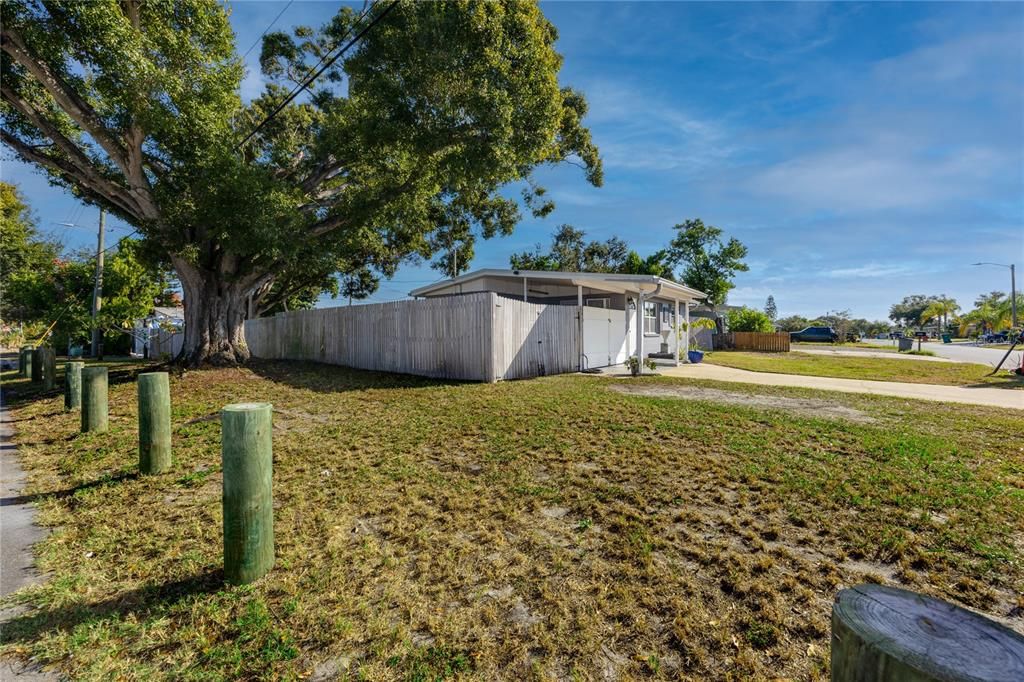 合同活跃: $235,000 (2 贝兹, 1 浴室, 585 平方英尺)