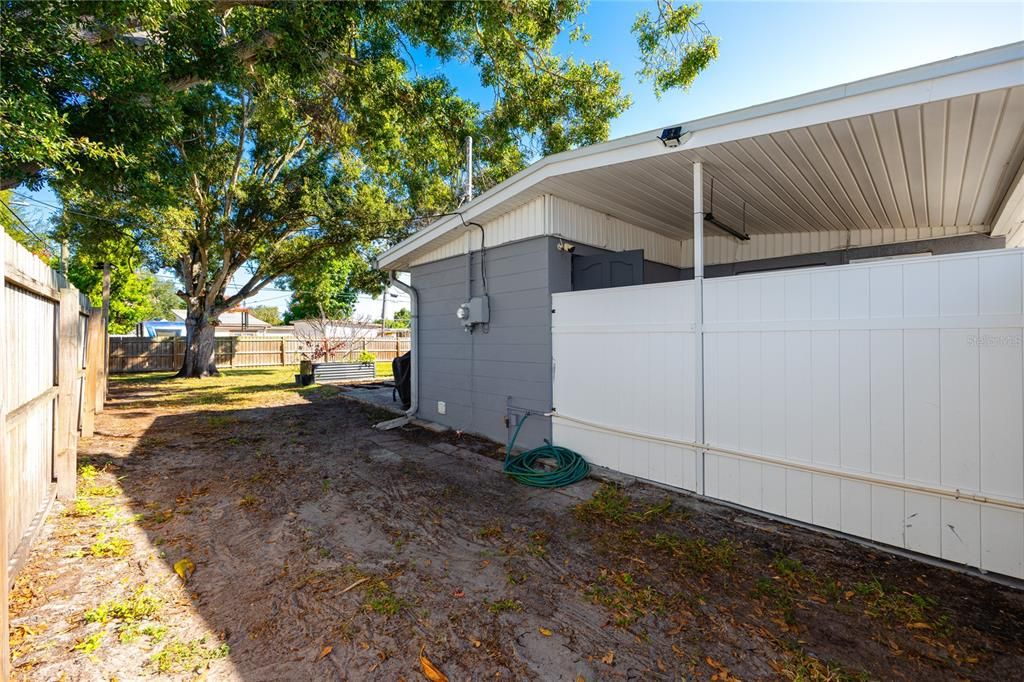 合同活跃: $235,000 (2 贝兹, 1 浴室, 585 平方英尺)