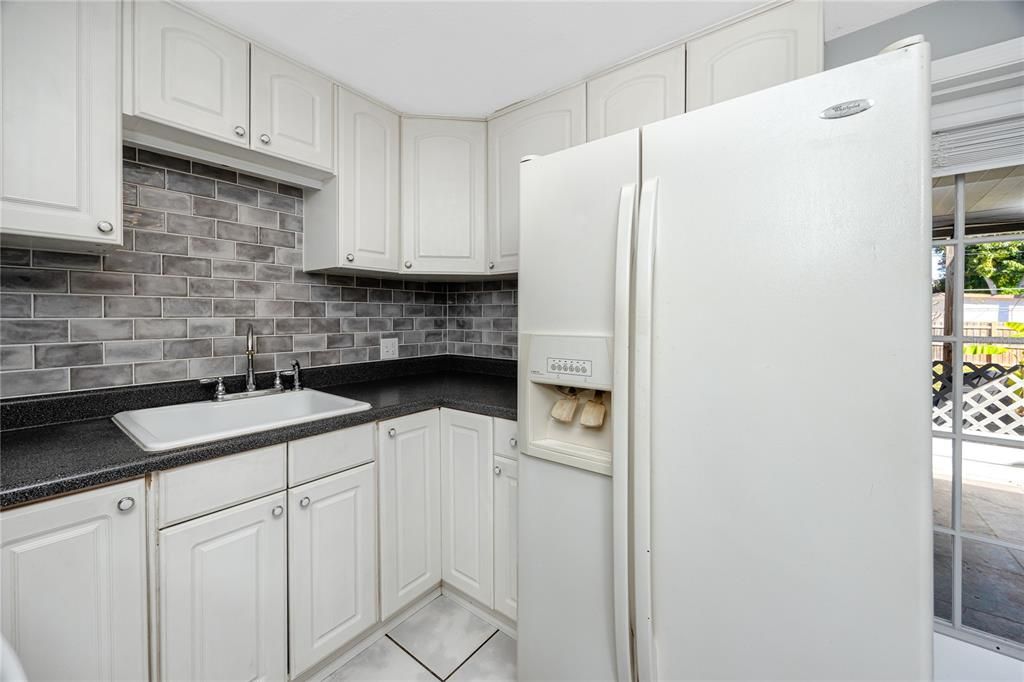 合同活跃: $235,000 (2 贝兹, 1 浴室, 585 平方英尺)