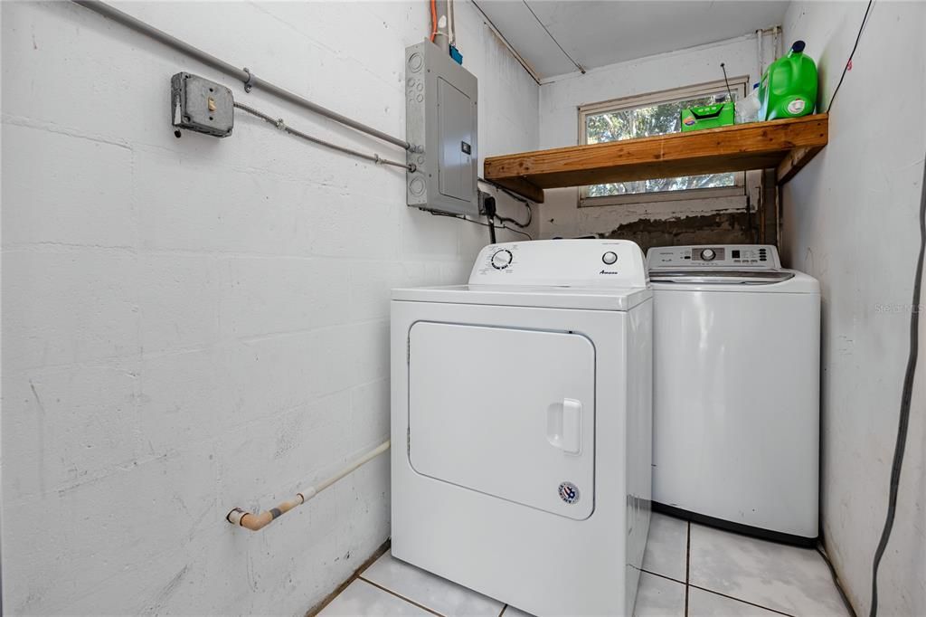 合同活跃: $235,000 (2 贝兹, 1 浴室, 585 平方英尺)